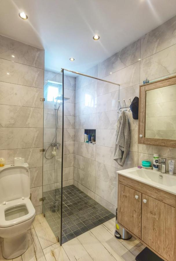Perfect Centre Next To Super U, 5 Minutes From Apartment *